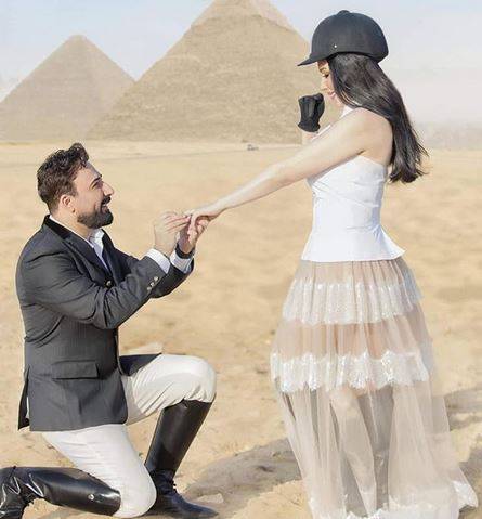بالفيديو - عبير صبري تحدث ضجة برقصها مع زوجها.. دلع وغنج وحركات حميمة