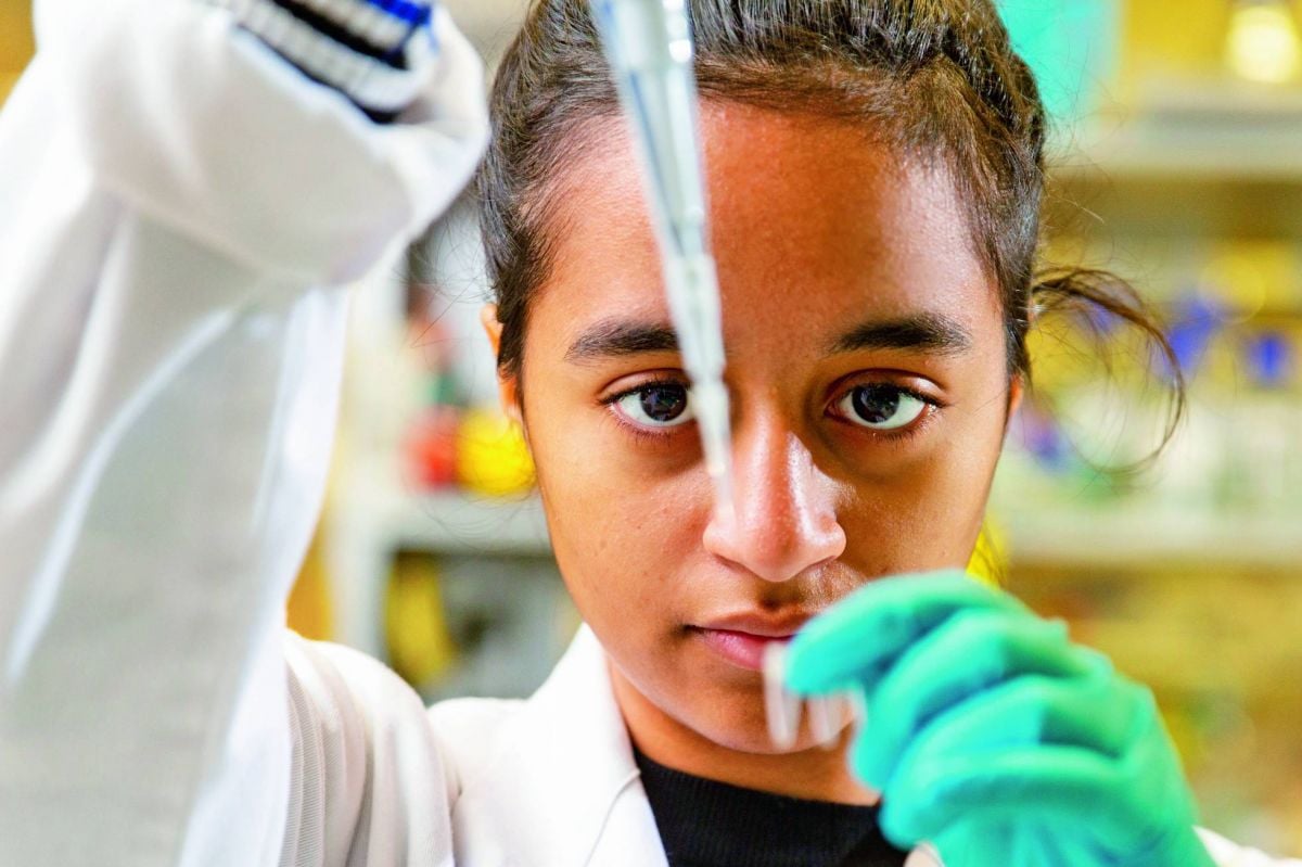 نابغة الفضاء الإماراتية
علياء المنصوري
تنضم لجامعة نيويورك أبوظبي كزميلة بحث علمي