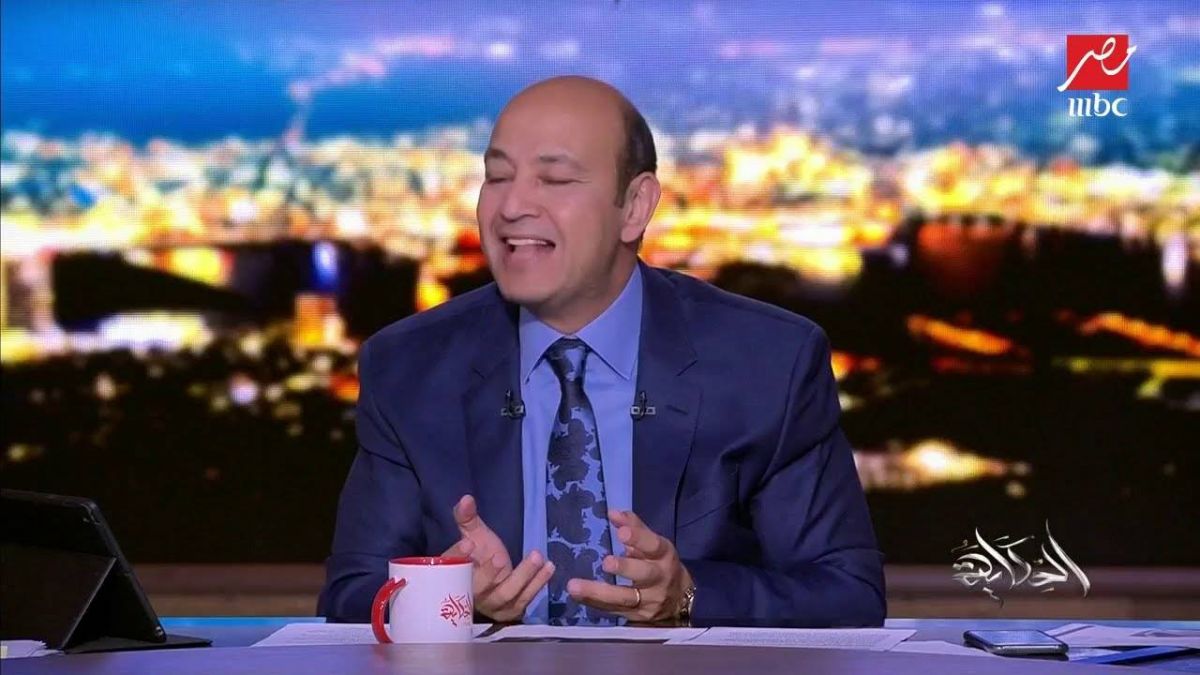 بالفيديو - بعد مفاجأته بميلادها... عمرو أديب يوجه رسالة لعمرو دياب ويسخر من قالب الحلوى!