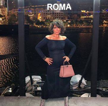 بالصور - منى زكي توجه رسالتين لحلا شيحة وياسمين عبدالعزيز.. والأخيرة ترد