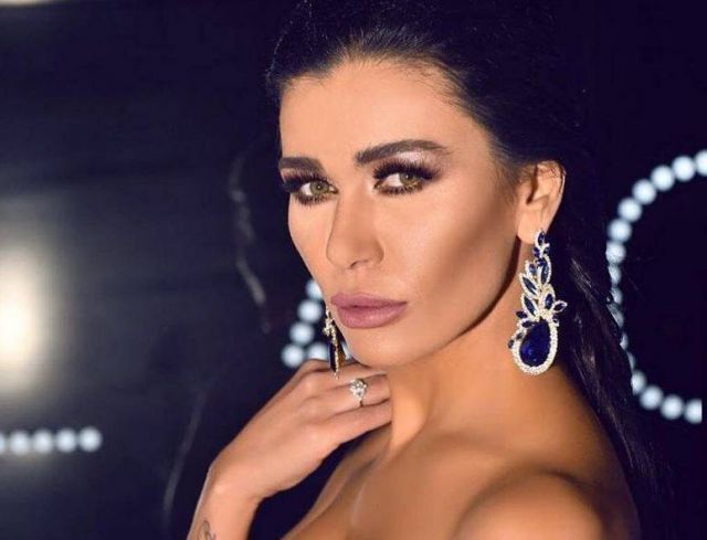 بالصورة للمرة الأولى – نادين الراسي نسخة عن والدتها... الشبه بينهما مذهل