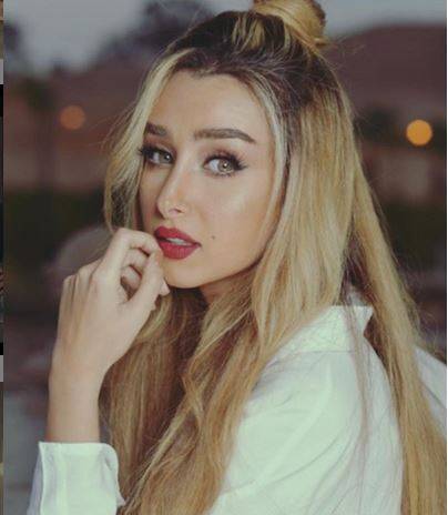 بالصور - إكسسوار هنا الزاهد الطفولي يزيدها جمالاً.. وأحمد فهمي يختفي!