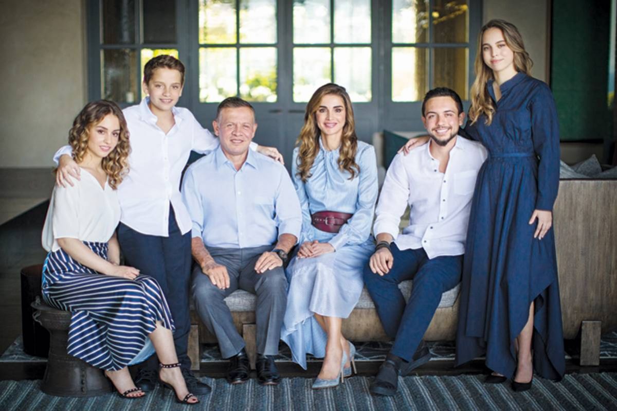 ملكات وأميرات وأمهات مثاليات