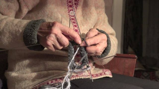 فنانة لبنانية تنتقم من والدتها الموجودة في دار رعاية... هذا ما فعلته