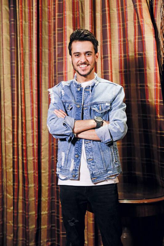 المطرب السعودي عايض