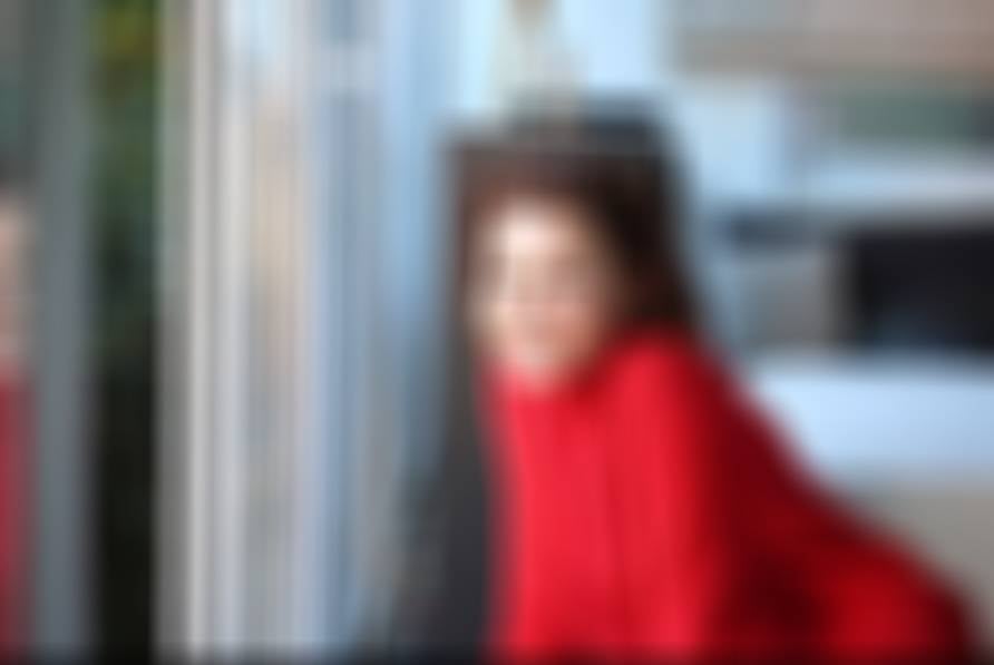 بالصورة – فنانة تركية تظهر شبه عارية على المسرح... ما قالته عن البطانة صادم