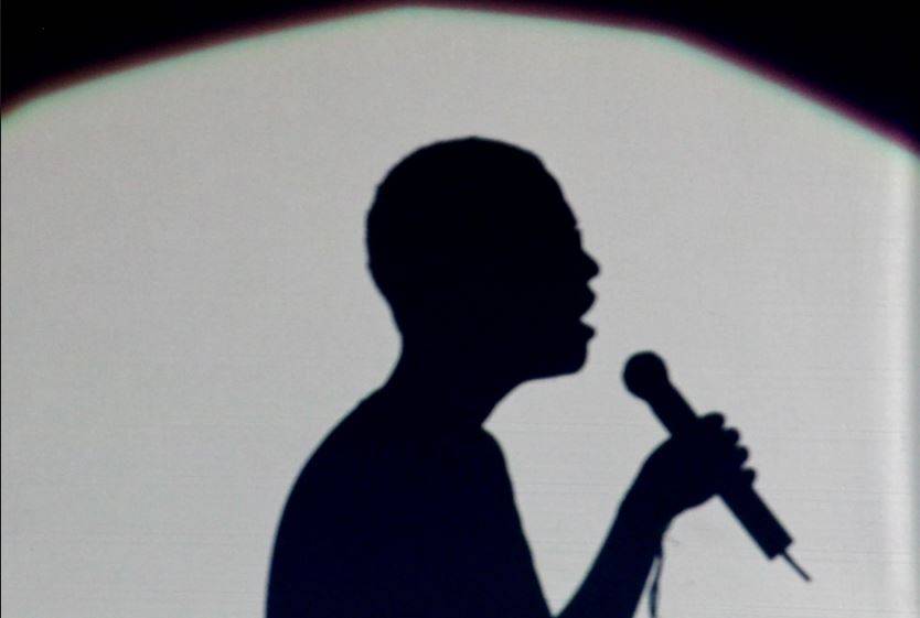 فضيحة من العيار الثقيل – العثور مصادفة على فيديو لفنان شهير يستغل فتاة قاصراً والتفاصيل مروعة