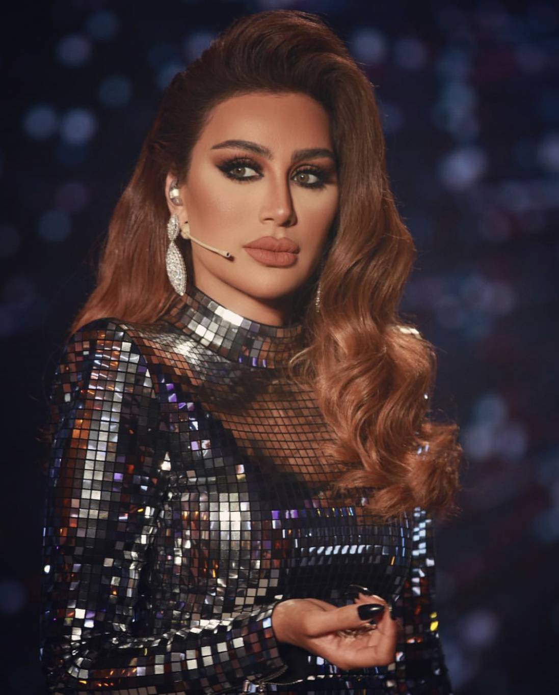 بالصور - تعرفي إلى سعر فستان مايا دياب المتاليكي القصير ‎