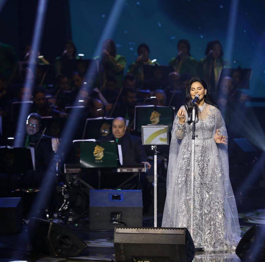 بالصورة – أحلام تجمع ملامح هيفاء وهبي وحليمة بولند في وجهها... إطلالة غير مسبوقة وكأنها في الثلاثين