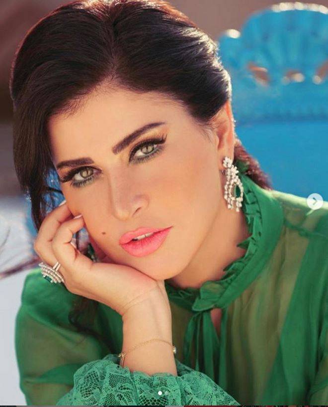 بالصورة - تعرّفوا للمرة الأولى إلى والدة جومانة مراد... شاهدوا جمالها