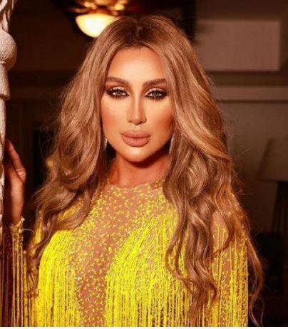 بالفيديو – اتهام فنانة خليجية بسرقة مايا دياب... ما قصّة الرموش المصنوعة من الذهب؟