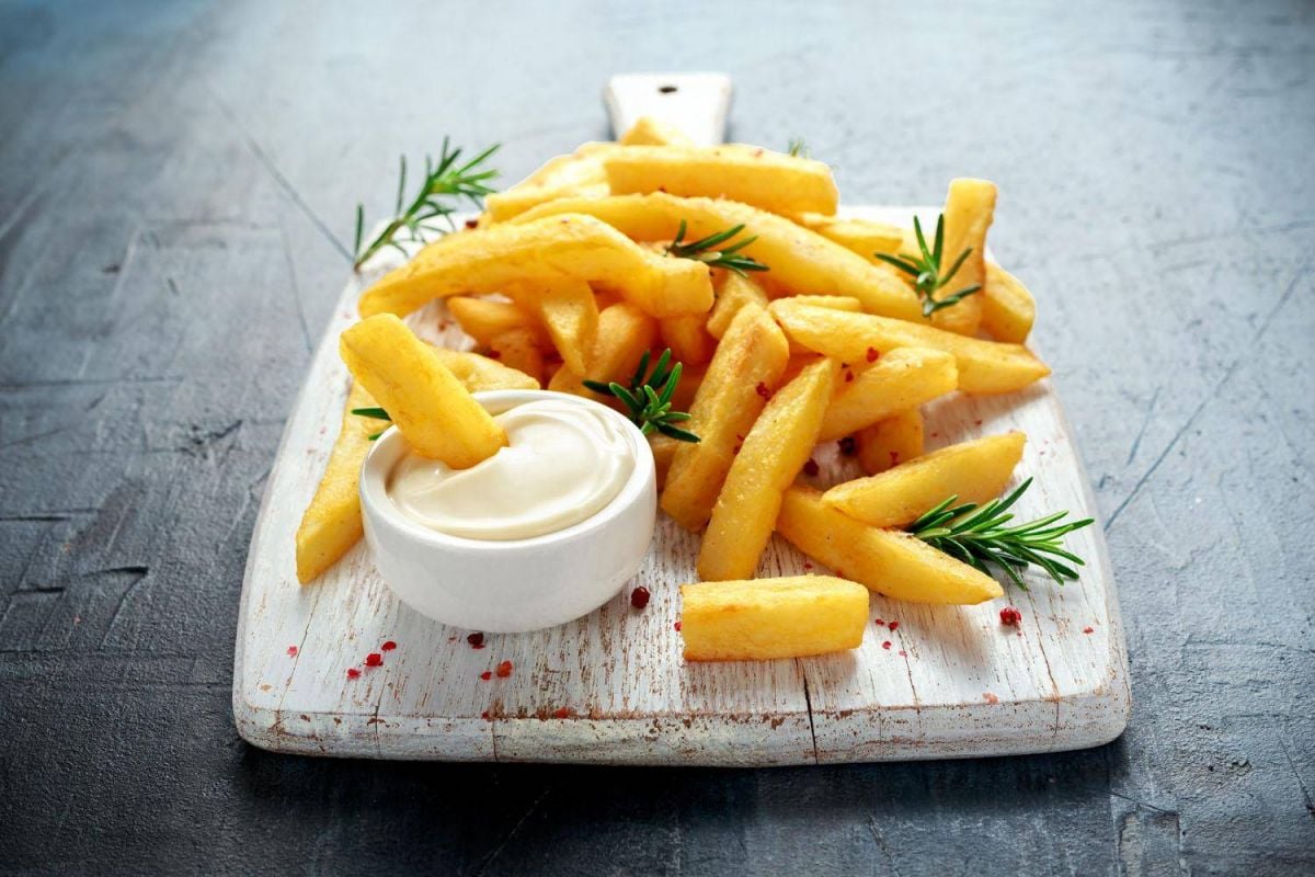 بالحليب... هكذا يمكنك منع البطاطا المقلية من امتصاص الزيت