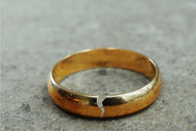 بعد أحمد سعد وسمية الخشاب... مفاجأة طلاق غير معلنة في الوسط الفني المصري