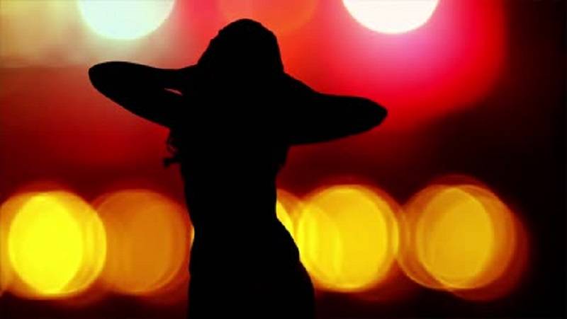 نجمة Arabs Got talent تثير الغضب برقصها وكشف ملابسها الداخلية... هذا ما فعلته