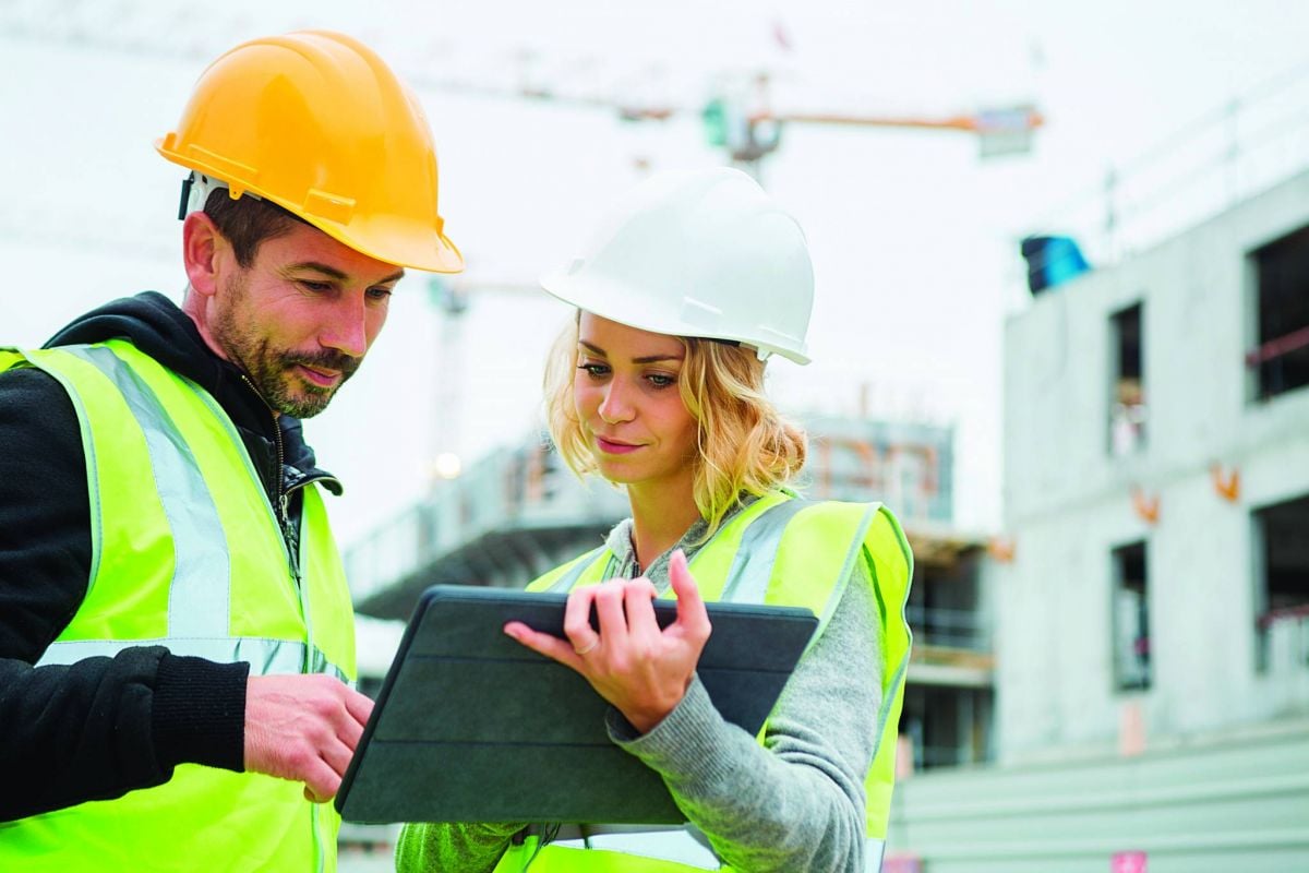 كما في فرنسا في العالم العربي أيضاً
سيدات يقتحمن مهن الرجال بنجاح