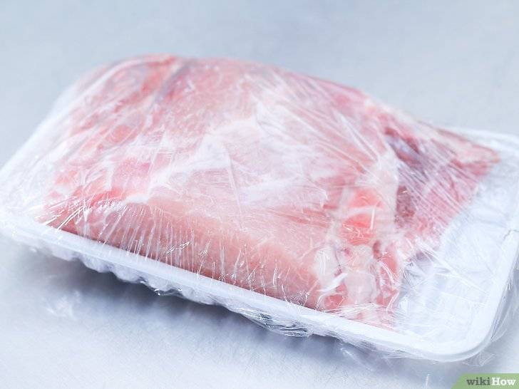 تذوّبين اللحم المجلّد بطريقة خاطئة وضارة... إليك 3 طرق صحيحة وآمنة