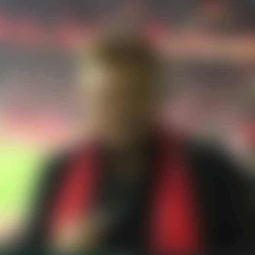 بالصورة - ممثل تركي ستّيني يصدم الجميع بزواجه من شابة في عمره ابنته
