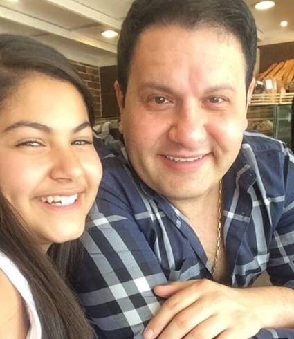 بالفيديو - إبنة ادوارد باتت شابة جذابة وتضج بالأنوثة.. لن تتوقعوا شكلها الآن