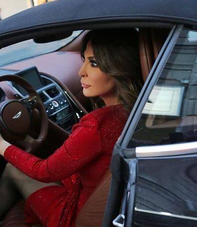 بعد الجراحة في يدها.. هذا ما حصل لإليسا واحدث ضجة على مواقع التواصل