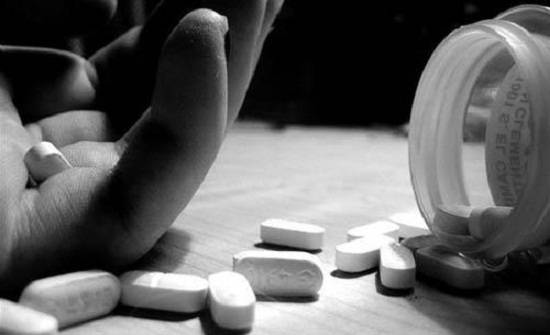 إنتحار مطرب عالمي من أجل إبنه.. وهذه رسالته الأخيرة