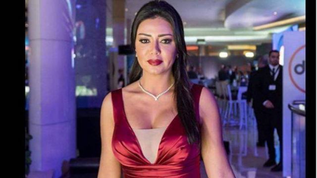بالفيديو - رانيا يوسف تفجر مفاجأة عن أجرها.. ماذا قالت؟