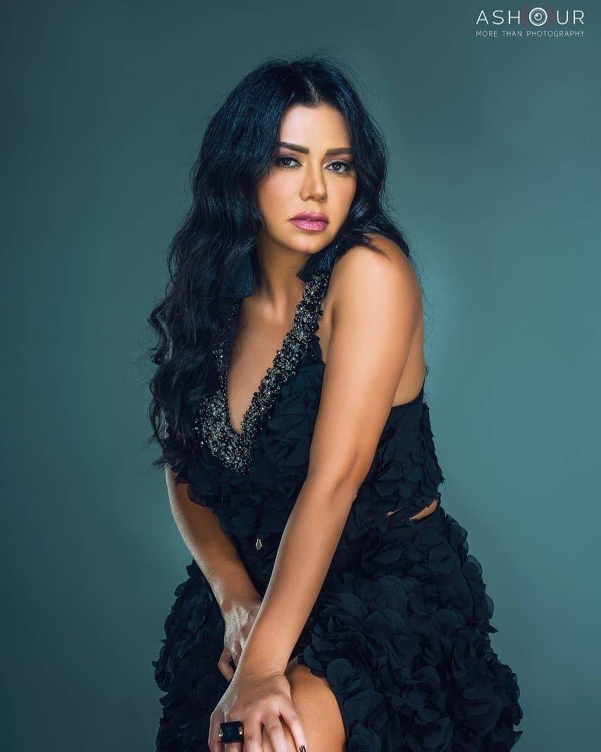 رانيا يوسف تعلن مشاركتها في مسلسل عالمي والجمهور يصفها بالـ