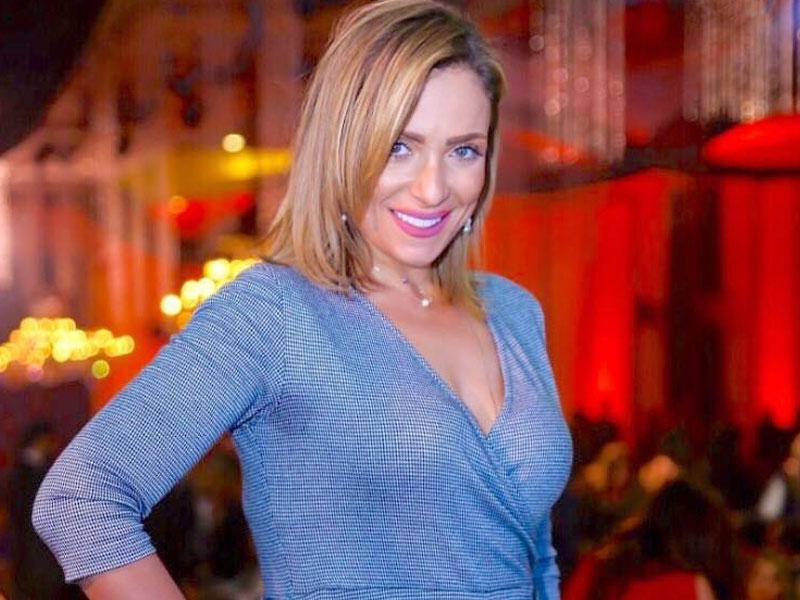 بالفيديو - ريم البارودي تثير ضجة برقصها ودلعها في مكان عام... والجمهور يربط كل شيء بطليقها!