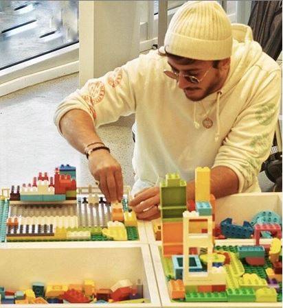 والد سعد لمجرد يحتفل بميلاده بصورة تحير الجميع.. شاهدوا السبب