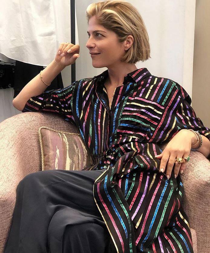 بالفيديو - ممثلة شهيرة تصدم الجميع بعجزها عن الحركة وبطريقة تطبيقها للمكياج... شاهدوها