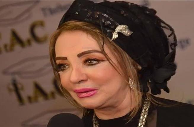 بالصور - رغم اعتذارها عن خلعها للحجاب.. شهيرة تظهر مجدداً بدونه!
