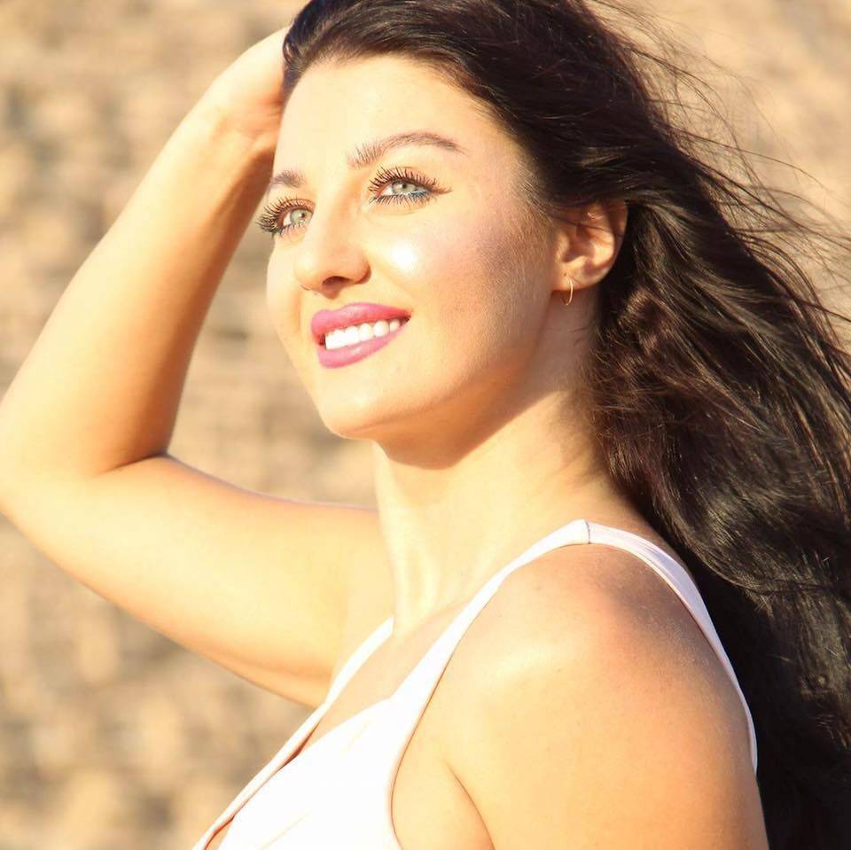 صافيناز تخرج عن صمتها وترد على شائعة اعتزالها وإرتداء الحجاب