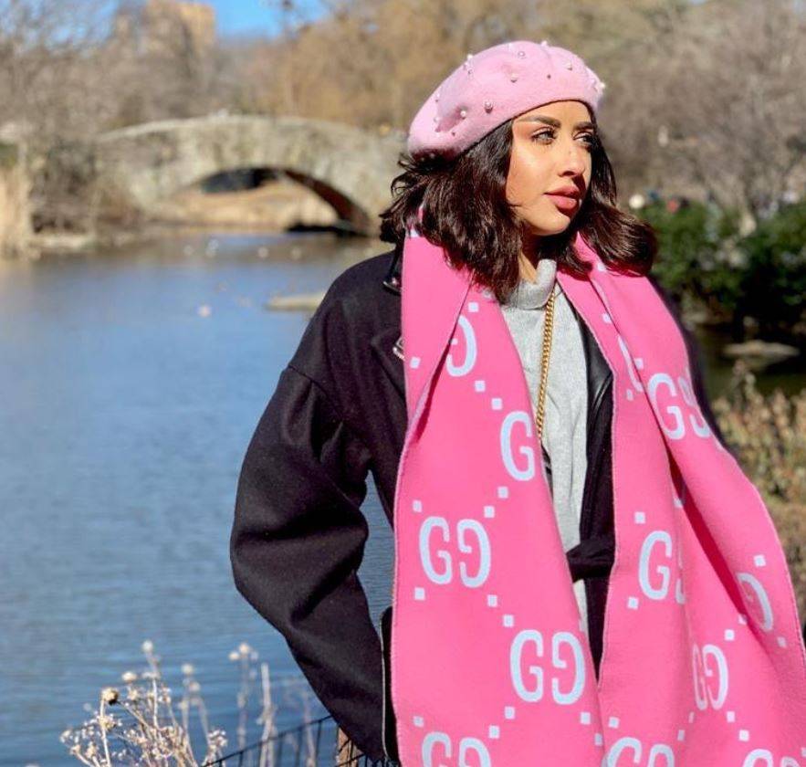 بالفيديو – بعد الانتقادات فرح الهادي تكسر الصمت وتكشف سرّ ألوان شعرها الغريبة... وماذا عن عمليات التجميل؟