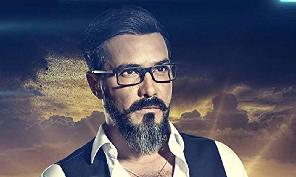 محمد رجب يخشى سرقة عمله: يزيد الألغاز حوله ويصدم زملاءه