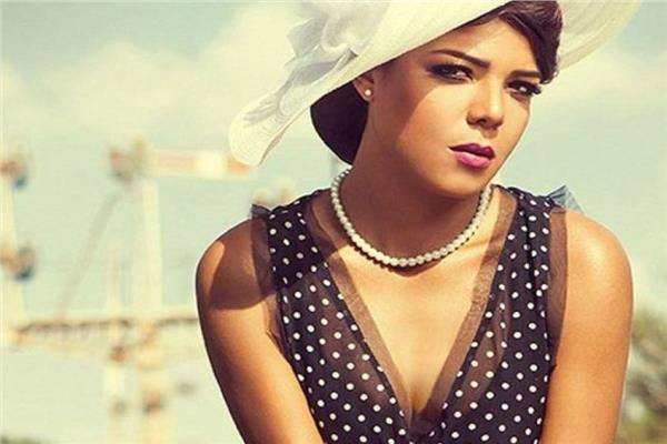 بالفيديو - بعد الرقص الهستيري.. شاهدوا طريقة ناهد السباعي الغريبة للتخلص من الملل!