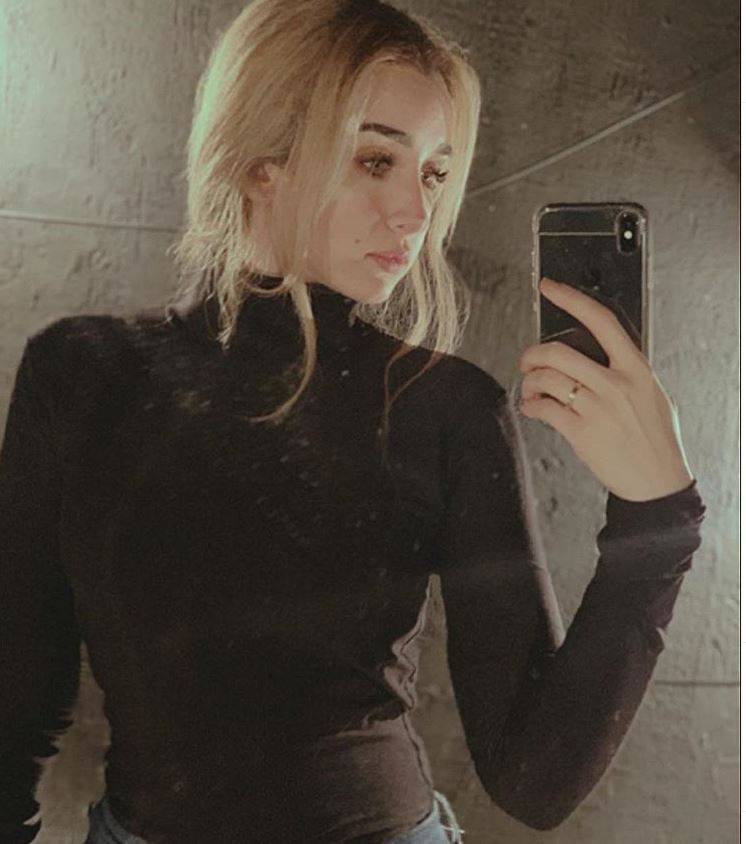 بالصورة - هنا الزاهد تغيّر شكلها تماماً... هل ودّعت شعرها الطويل المميز؟