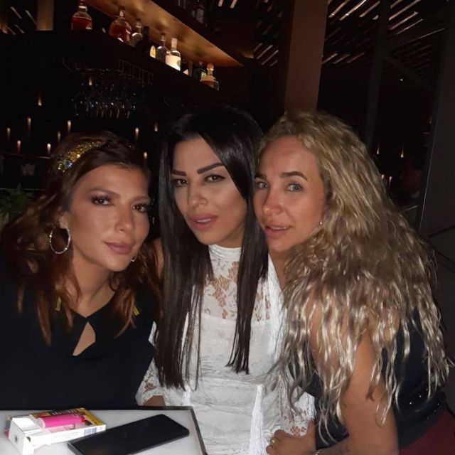 ياسمين عيسى في عيد ميلادها وبجوارها أصالة