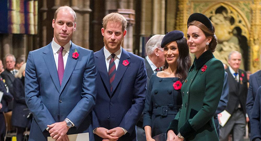 فضيحة تهز العائلة المالكة... الأمير خان زوجته مع صديقتها المقربة