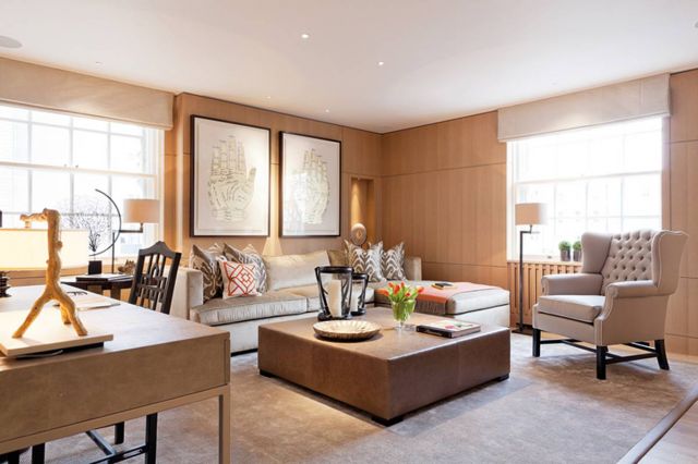 صالة ثانية للجلوس أمام التلفاز وفيها ركن للمكتب