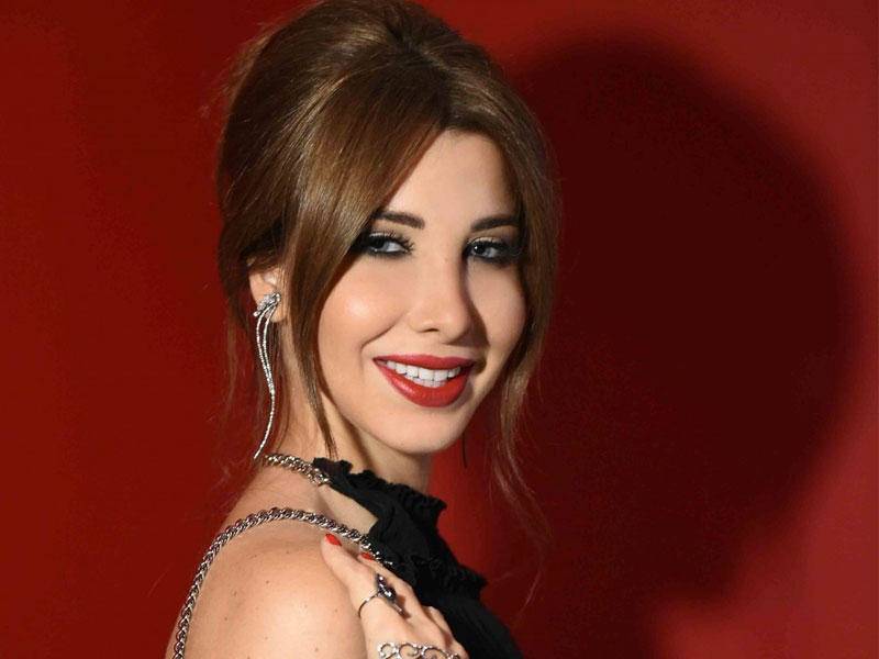 شاهدوا نانسي عجرم تنشر صورة محرجة لزوجها... مرتدياً ملابسها!