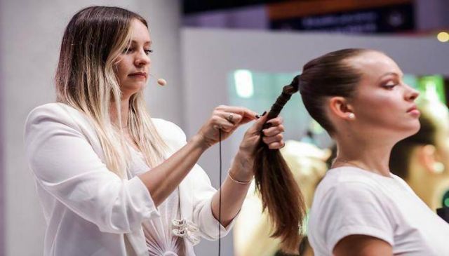 بالفيديو - نساء العالم يبحثن عن الجمال في دبي