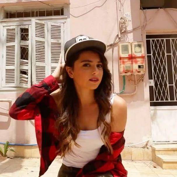 بالصور - ماريتا الحلّاني تتخرج من الجامعة... وأحلام تعلّق