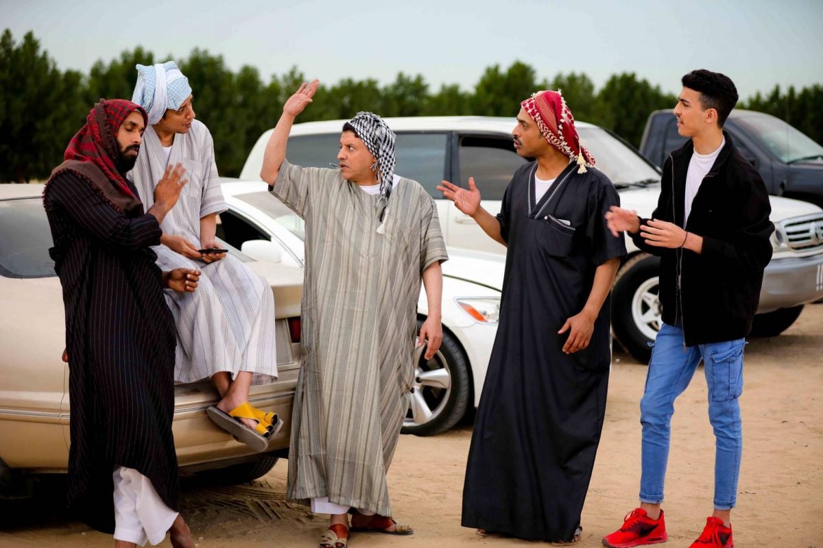 مواقف ساخرة ضمن أزمنة وأمكنة متعددة في كوميديا 