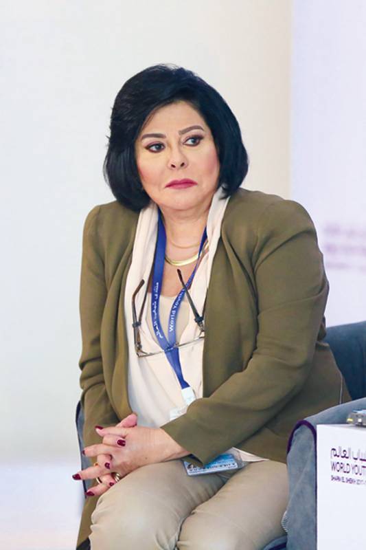 إسعاد يونس:
مكالمة عادل إمام أبكتني