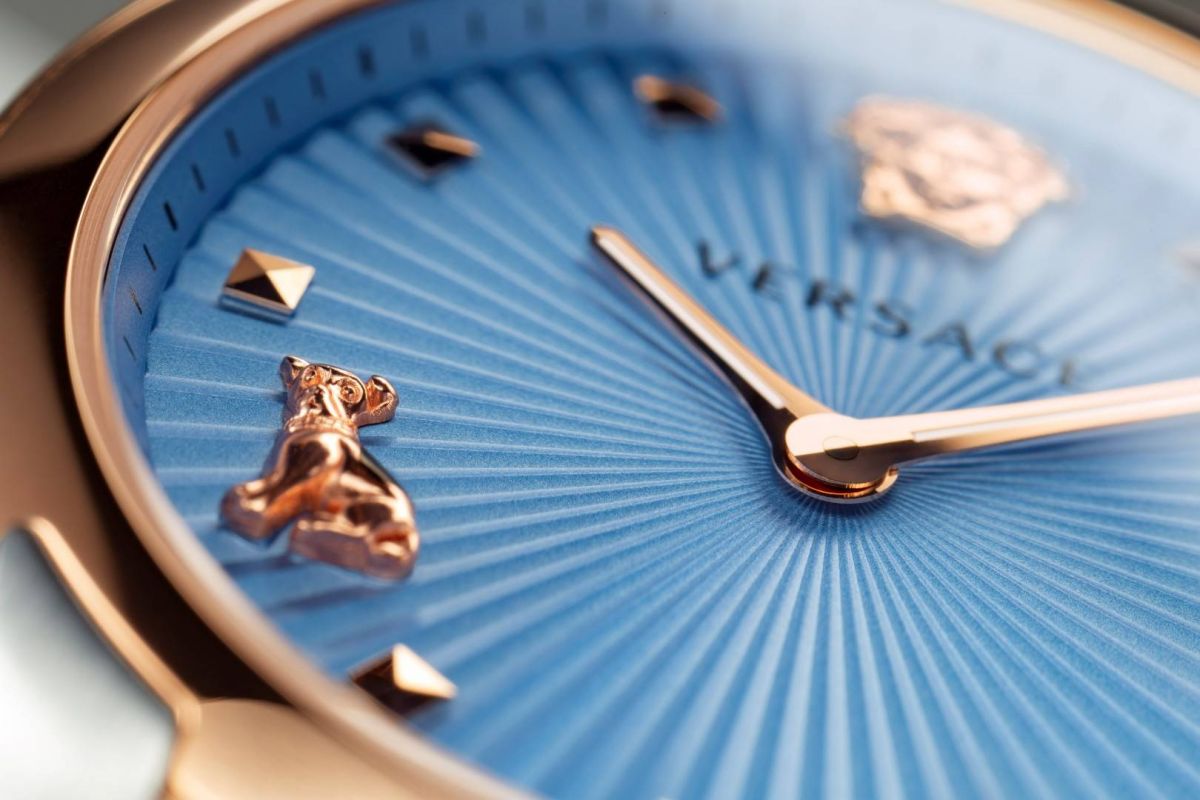 إكتشفي ساعة أودري في من تشكيلة فيرزاتشي لربيع وصيف 2019