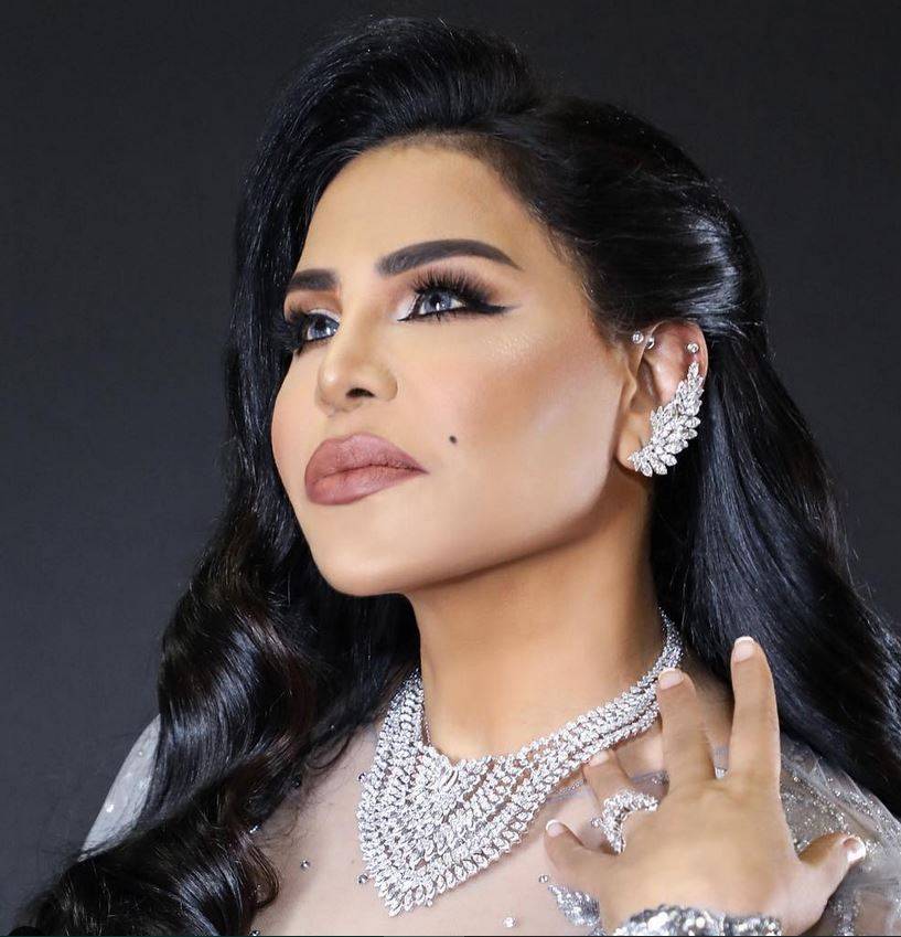 بالصورة - أحلام تذهل الجميع بإطلالة ماسية باهظة الثمن... هذا ما يجب أن تعرفوه عن القلادة والأقراط