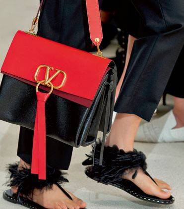 حقيبة VALENTINO 
Garavani VRING