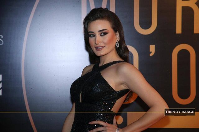 بالصور - روان طحطوح تضج أنوثة بالأخضر المتدرج