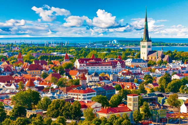 إستونيا: Estonia
بلاد البحيرات والجزر والغابات