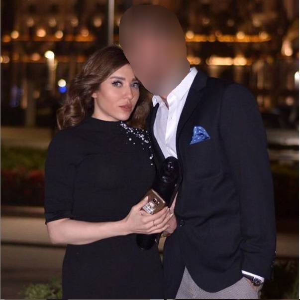 مطرب مصري شهير يطلب الدعاء لزوجته من هو؟ وماذا أصابها؟