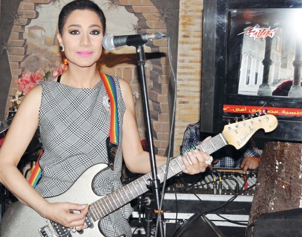 بسمة وهبي تحتفل بشفائها